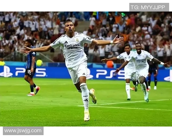 美国足球明星与队友的默契配合与精彩瞬间回顾 美国足球明星与队友的默契配合与精彩瞬间回顾